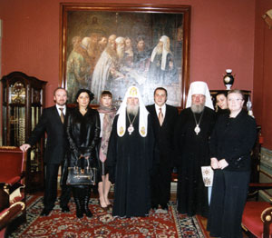 Святейший Патриарх Московский и всея Руси
Алексий II с участниками и организаторами концерта